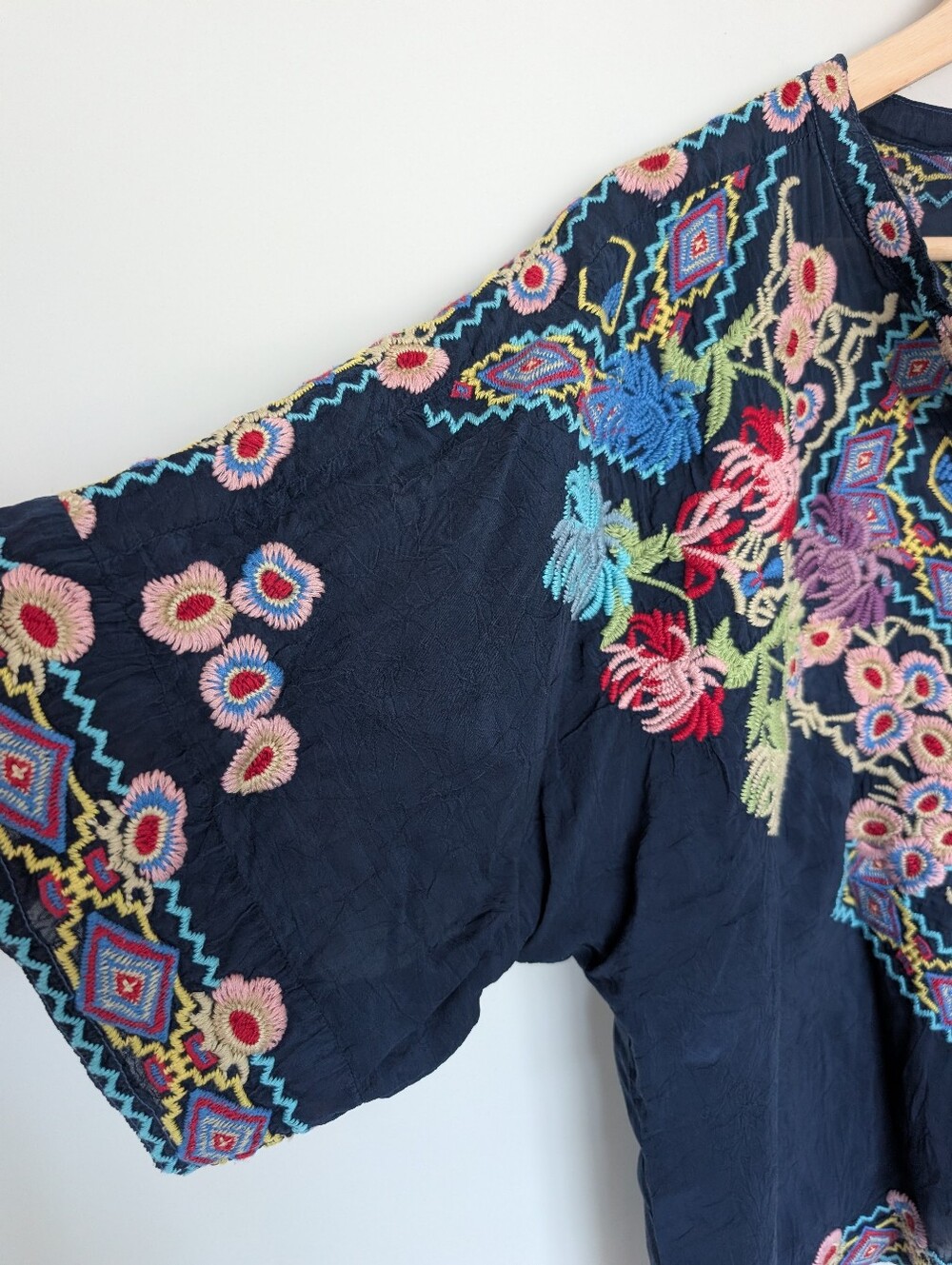 Johnny Was Blouse Women Blue Sz S Tuscany Night Embroidered Oversized Button-Up - Picture 6 of 12